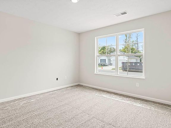 5th image of 122 Ashburn Way