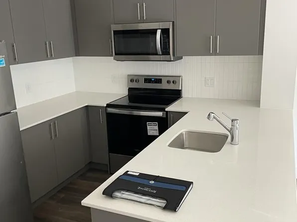 1101 Lackner Pl #205, Kitchener, ON N2A 0L3