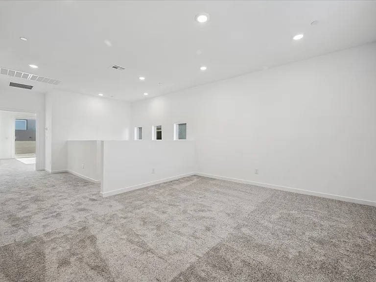 311 Mount Tyndall St — Photo 35