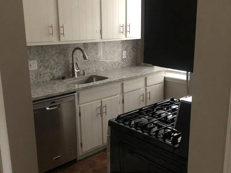 216 W 19th St #B — Photo 3
