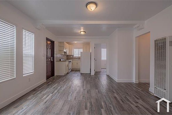 1st image of 524 W 82nd St