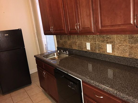 3rd image of 154 Belmont Ave APT 201