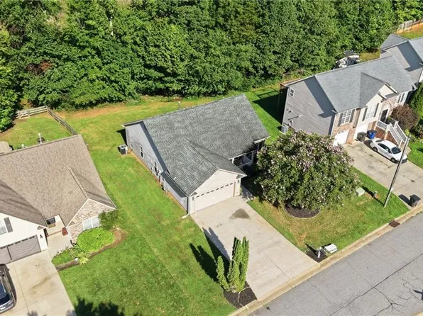 200 Brooks Edge Dr, Winston Salem, NC 27107