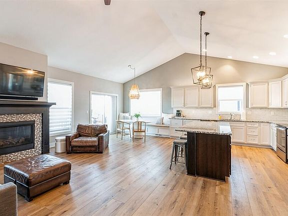 3rd image of 2811 Weston Dr