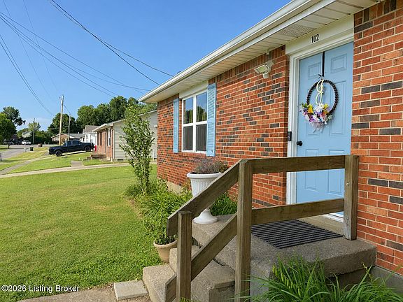 3rd image of 102 Heather Ct