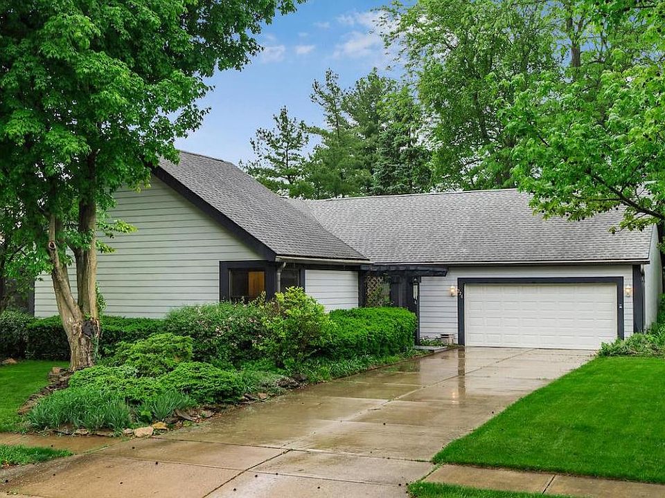 1st image of 220 Waterford Dr