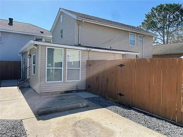 107 Nursery Ave #1/2