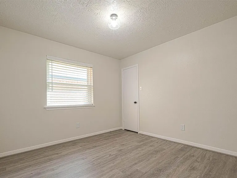 416 Heatherwood Ct — Photo 17