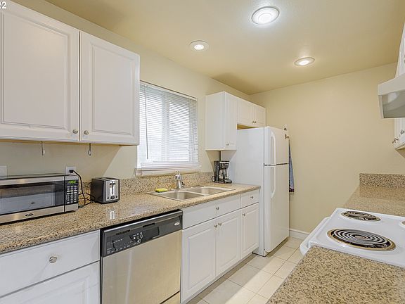 4th image of 1611 NE Hale Pl