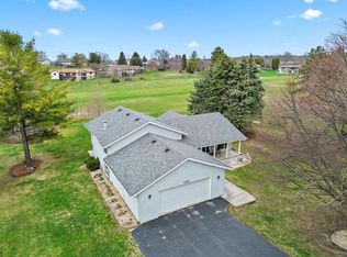 12520 Greensview Cir, Roscoe, IL 61073