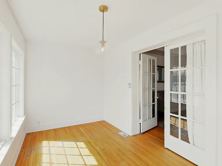 223 Edith Blvd SE — Photo 8