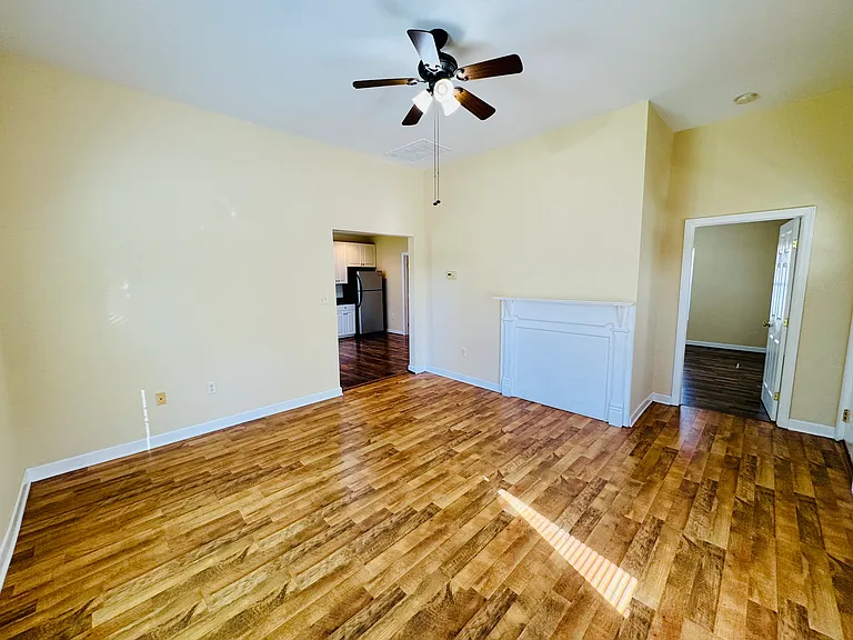 59 Crescent St — Photo 3