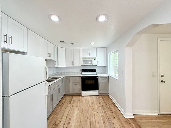 3rd image of 7360 Orchard Ct