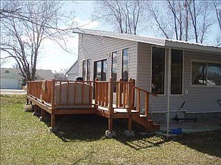 3rd image of 418 6th Ave E