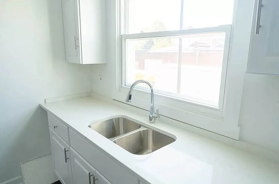 2 bed, 1000 sqft, $1,750 — Photo 3