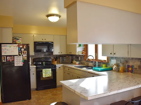 107 Fairview Ct, Fairwater, WI 53931