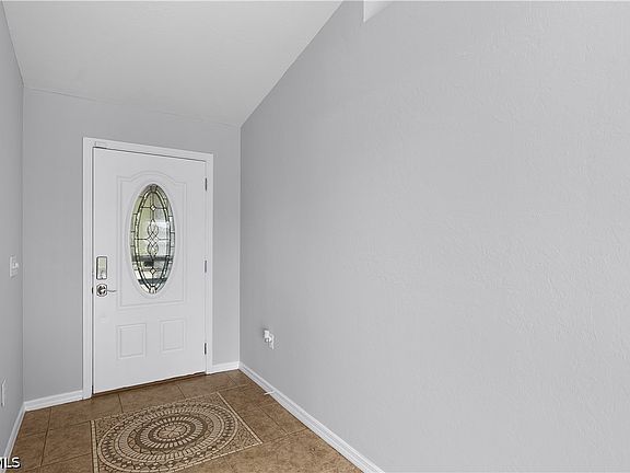4th image of 821 Casino Ave