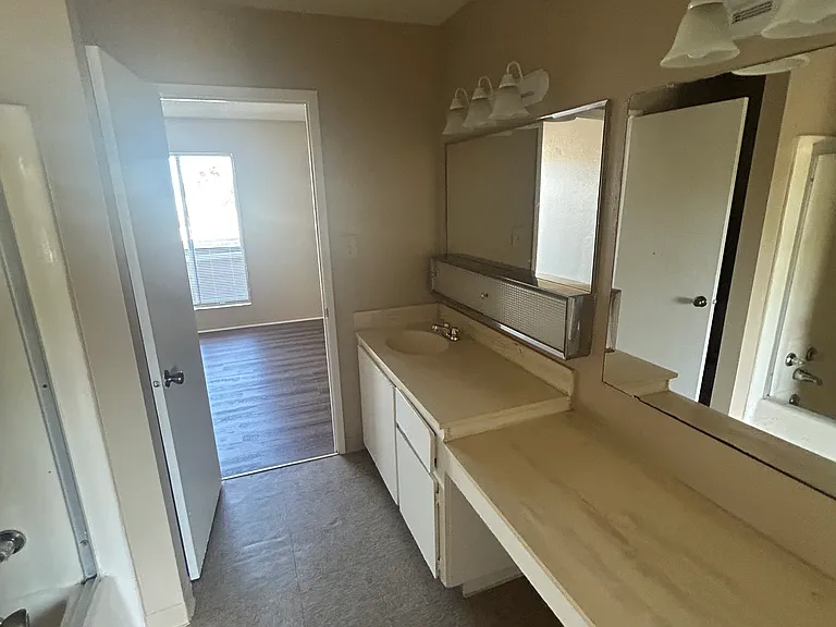 Glenn Apartments — Photo 8