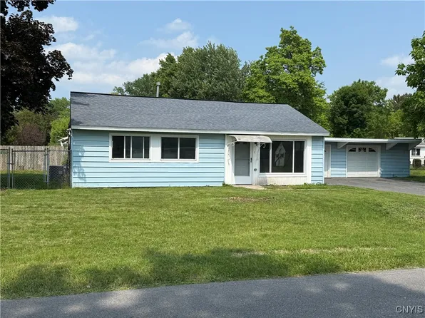 1 Devonshire Rd, North Syracuse, NY 13212