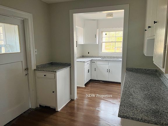 5th image of 802 Hines St W