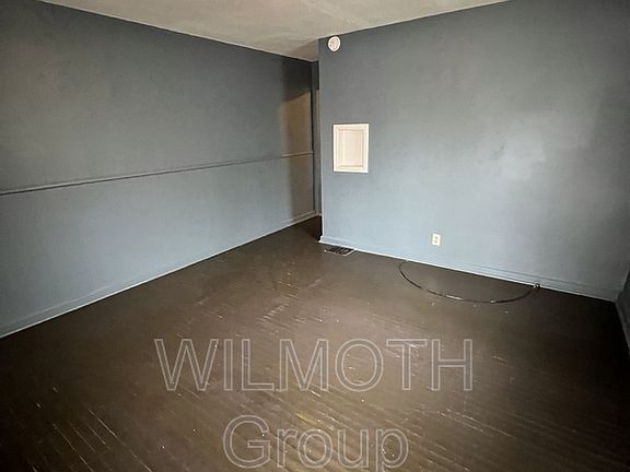 3rd image of 1109 Medford Ave