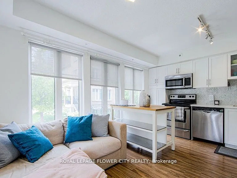 34 Western Battery Rd #423 — Photo 11