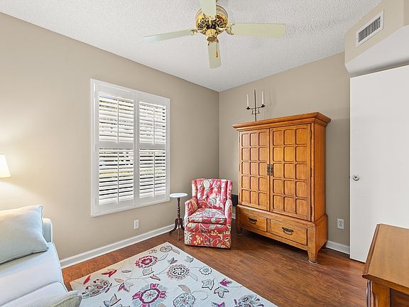 5th image of 33 Plantation Dr APT 103
