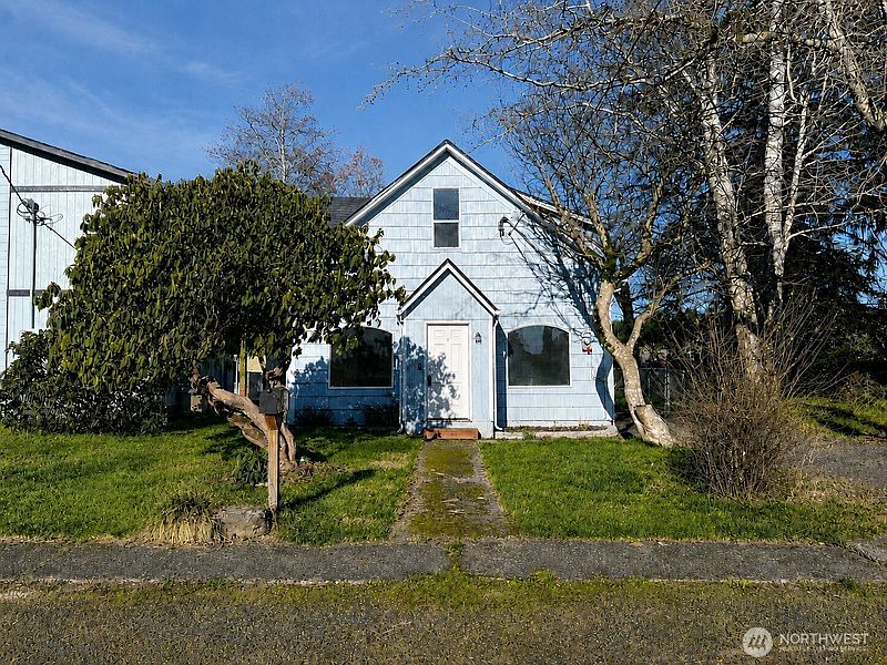 2nd image of 814 W Marion