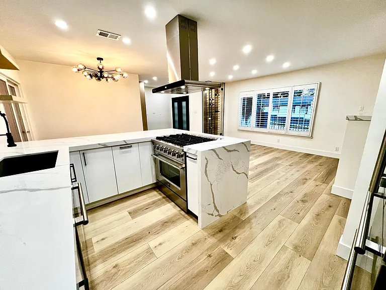 21360 Avenue San Luis — Photo 40