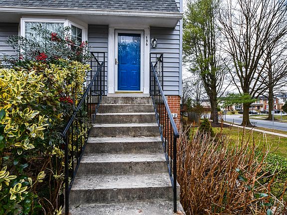 3rd image of 156 Barnsfield Ct