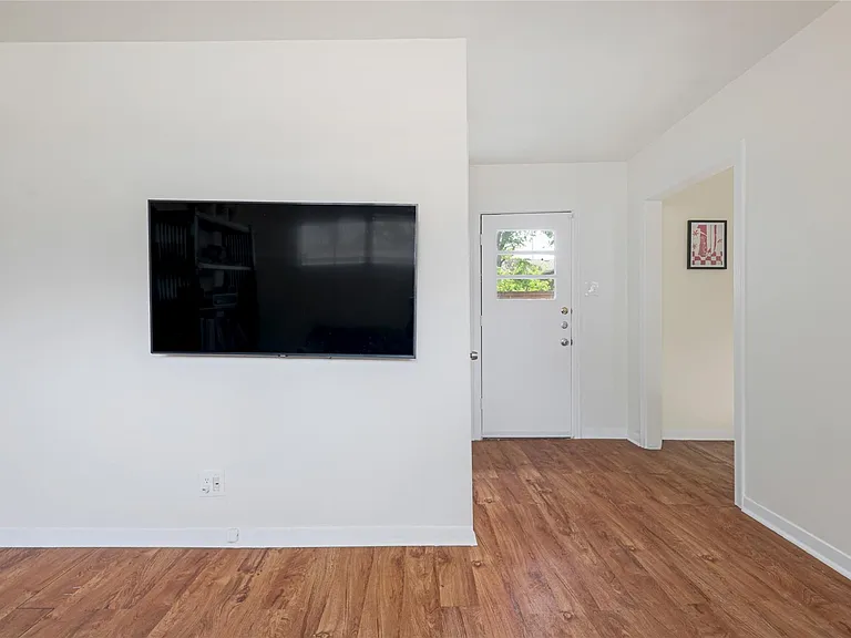 4607 Evans Ave #B — Photo 6
