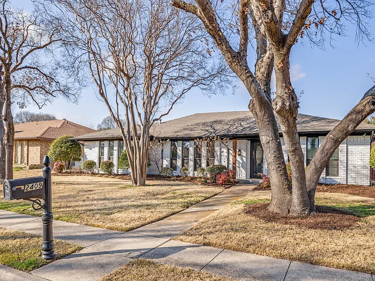2409 Regal Rd — Photo 25