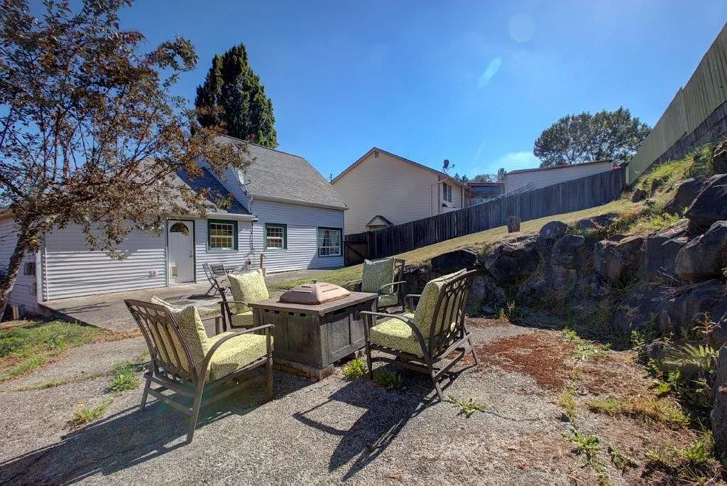 Charming 2 Bed | 2 Bath Country Charmer — Photo 3