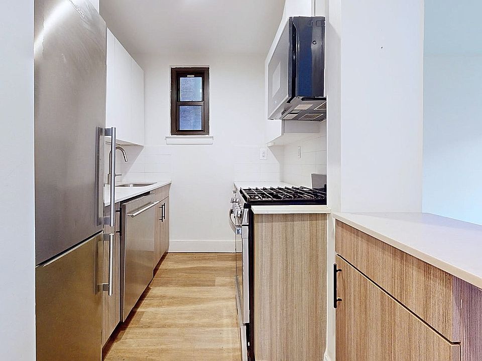2nd image of 220 E 26th St APT 4L