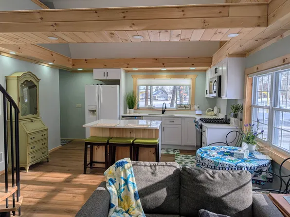 9140 Beech St, Lake, MI 48632