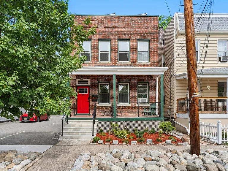 28 Willowdale Ave #1 — Photo 1
