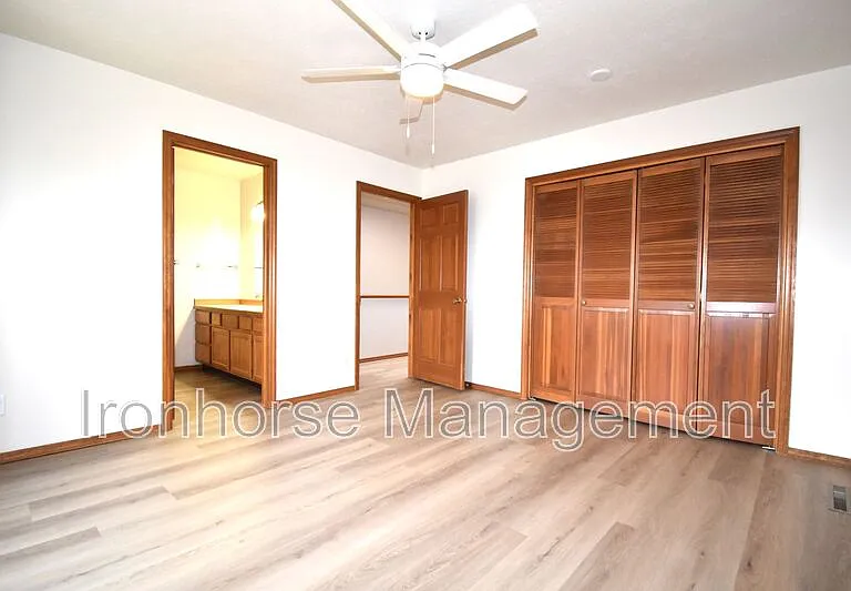 1712 W Olive St #46 — Photo 16