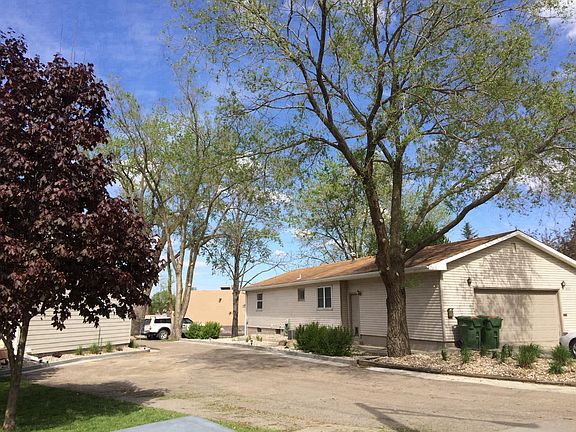 649 Faculty Dr entrance to apartments and parking lot