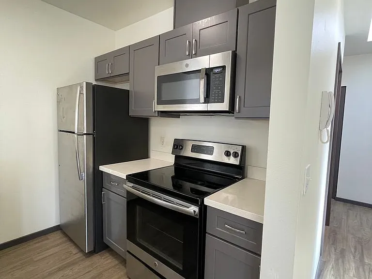 6040 Cali - Spacious 1 & 2 Units | Washer/Dryer | Private Balcony | Lots on Natural Light — Photo 33