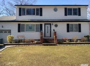 17 Healy St, Huntington, NY 11743