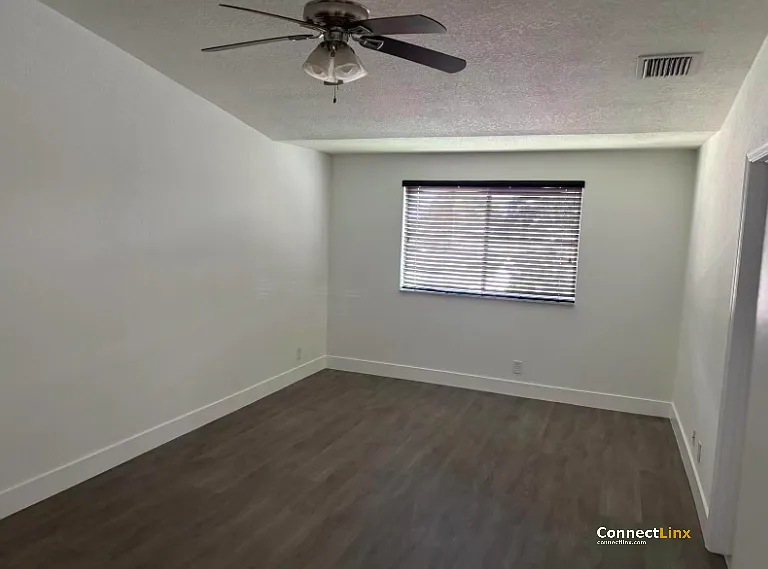 11500 NW 33rd St — Photo 5