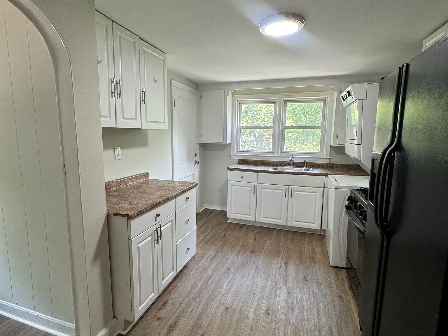 2 bed, 1.0 bath, 3046 sqft, $1,700 — Photo 3