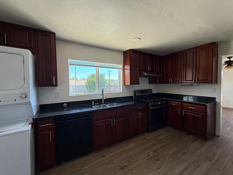 401 Star St — Photo 11