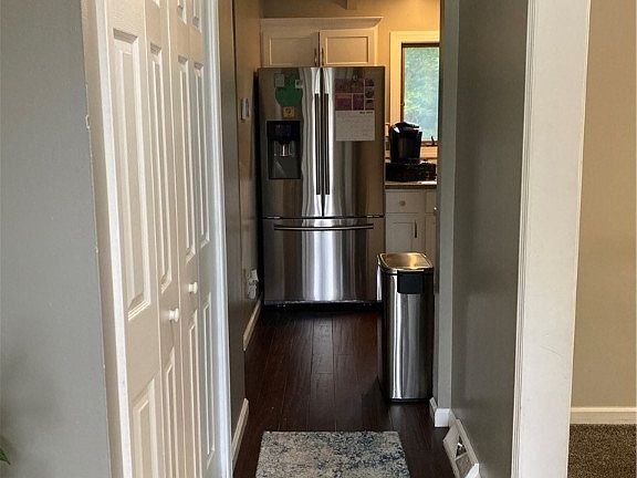 3rd image of 409 Windsor Dr
