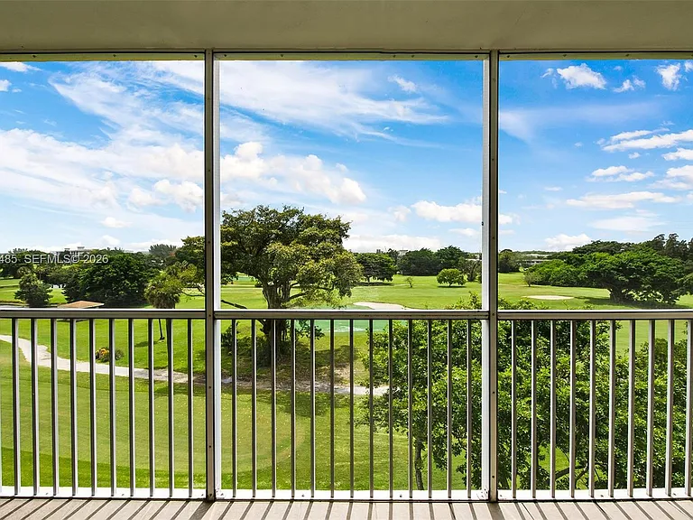 3050 N Palm Aire Dr #501 — Photo 2