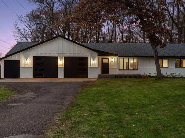 5920 Highlands Trl N, Lake Elmo, MN 55042