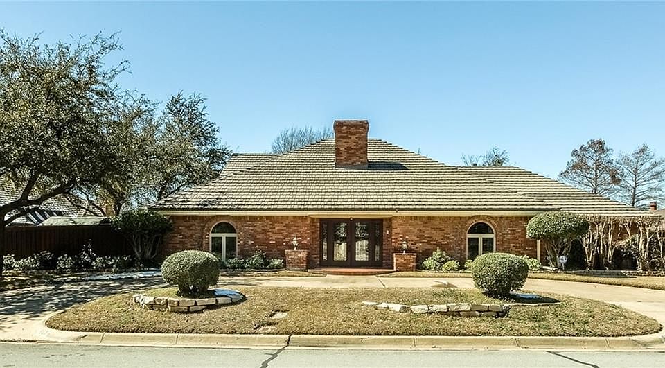 1st image of 900 Loch Lomond Dr