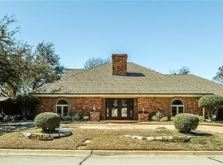 900 Loch Lomond Dr, Arlington, TX 76012