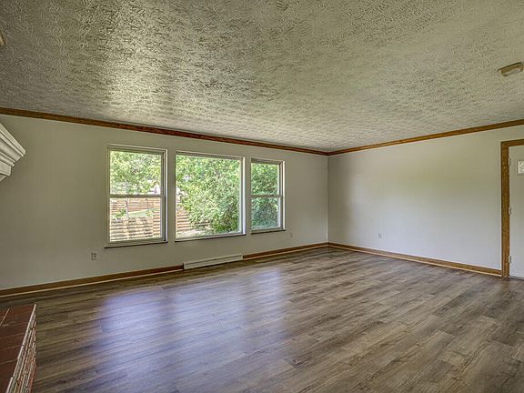 5th image of 3033 Brookwood Cir