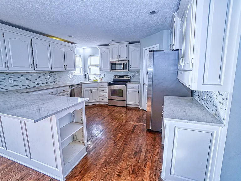 15838 S Avalon St — Photo 1